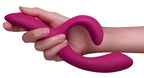 Ultraflexibler Vibrator in Lila, in Handhaltung gebogen mit Ringöffnung