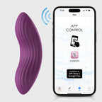 App-gesteuerter Auflegevibrator in Violett, neben Smartphone mit App