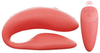 Korallfarbener Paarvibrator mit gebogener Silikonform und separatem Handteil