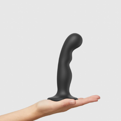 Schwarzer Dildo mit gebogener, glatter Oberfläche und breiter Basis