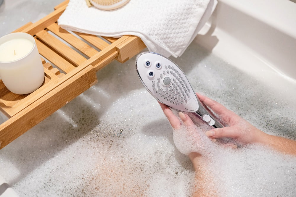 Womanizer "Wave" - Sinnliche Dusch-Momente neu entdecken - Silber