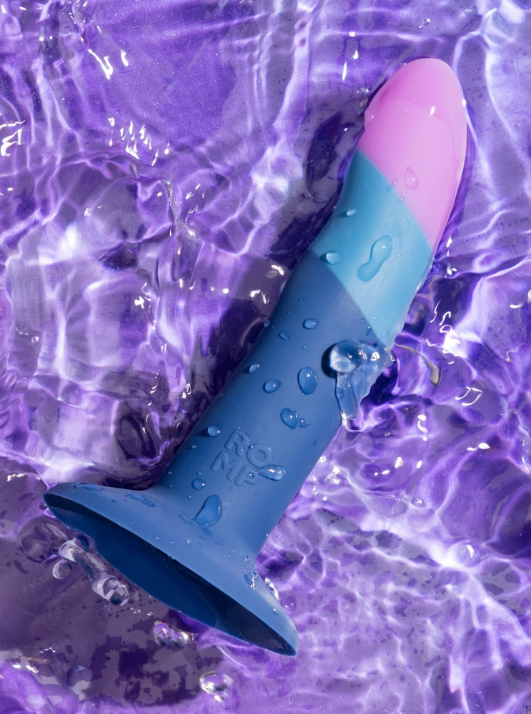 "Piccolo" Wavy Dildo with Strong Suction Cup