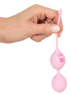 Liebeskugeln aus Silikon in Rosa, mit Rückholschnur, in Hand gehalten