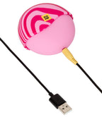 Pulsator „Spin“: pinkes Gerät mit Ringmuster und angeschlossenem USB-Stecker
