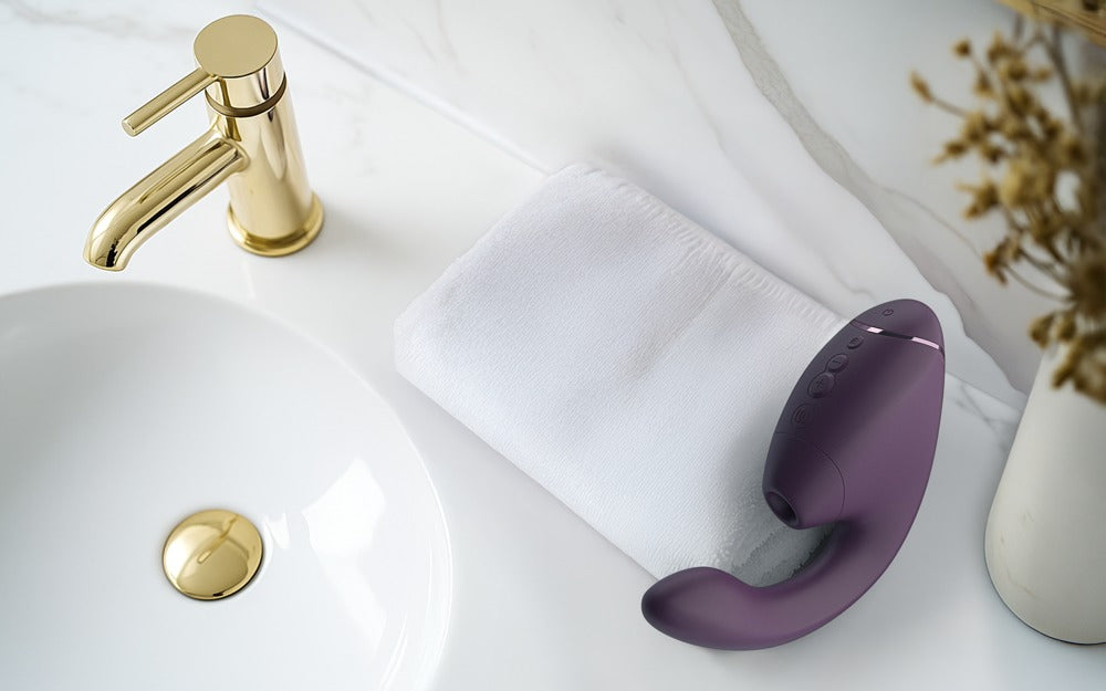 Womanizer "Next Duo" – Dual-Stimulator in Dark Purple
