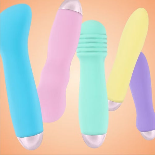 Mini-Vibratoren-Set mit hellblauen, gelben und weiteren bunten Geräten in Silikonform
