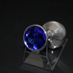 Ohrplug mit blau schimmerndem Kristall und silberfarbener Fassung, 30 mm