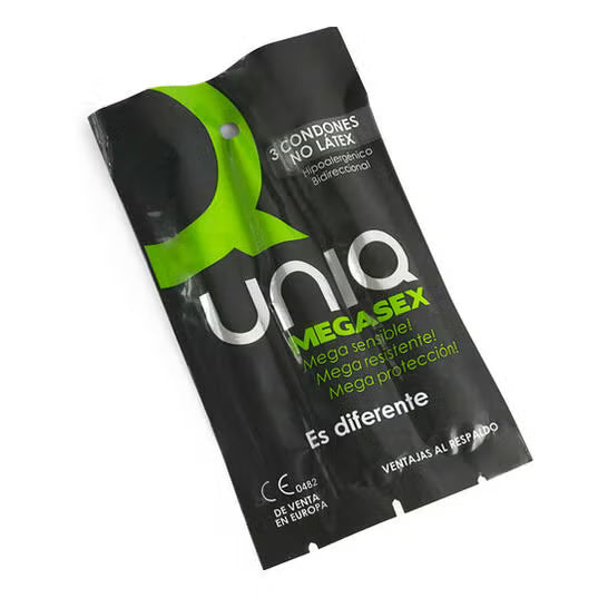 Kondompackung UNIQ Megasex 3, schwarze Packung mit grünem UNIQ-Logo